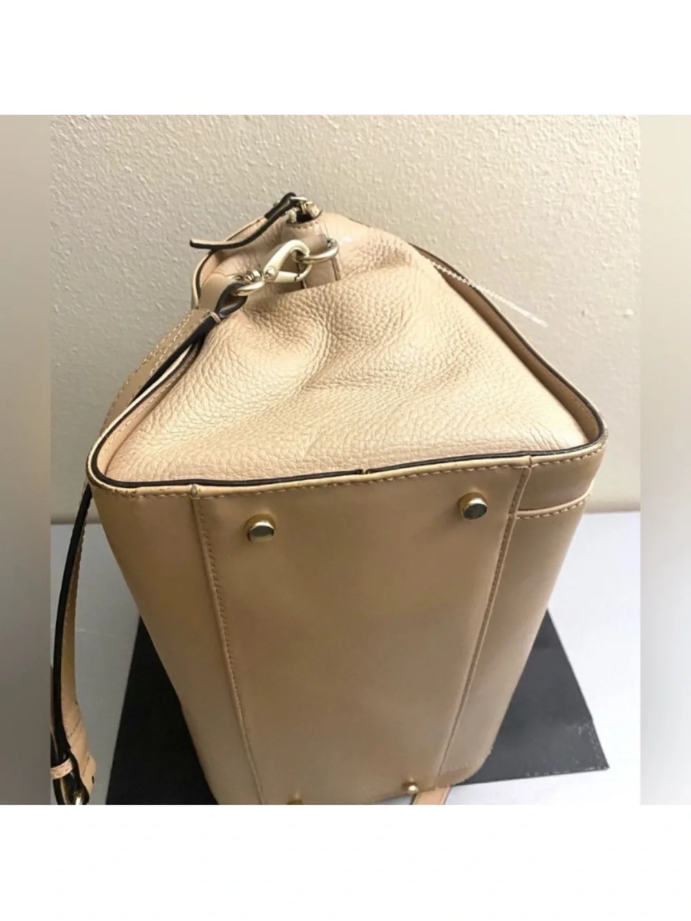Kate Spade Elegant Beige Handbag genuine soft leather for every day. Like new.